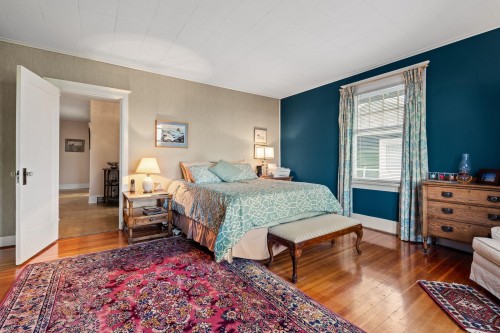 401 Somerset Street, North Vancouver, BC - Indoor Photo Showing Bedroom