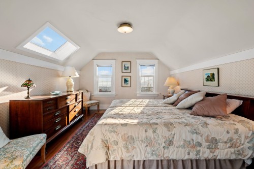 401 Somerset Street, North Vancouver, BC - Indoor Photo Showing Bedroom