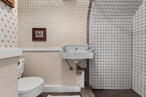 401 Somerset Street, North Vancouver, BC - 