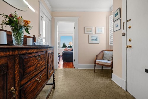401 Somerset Street, North Vancouver, BC - Indoor Photo Showing Other Room