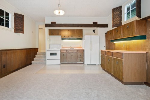 401 Somerset Street, North Vancouver, BC - Indoor Photo Showing Kitchen