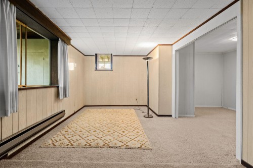 401 Somerset Street, North Vancouver, BC - Indoor Photo Showing Other Room