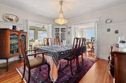 401 Somerset Street, North Vancouver, BC - Indoor Photo Showing Dining Room