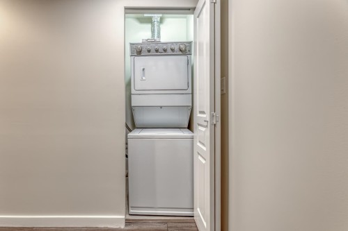 403-3100 Windsor Gate, Coquitlam, BC - Indoor Photo Showing Laundry Room