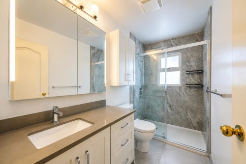 772 Appleyard Court, Port Moody, BC - Indoor Photo Showing Bathroom