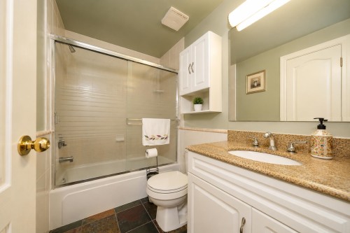 772 Appleyard Court, Port Moody, BC - Indoor Photo Showing Bathroom