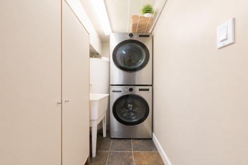 772 Appleyard Court, Port Moody, BC - Indoor Photo Showing Laundry Room