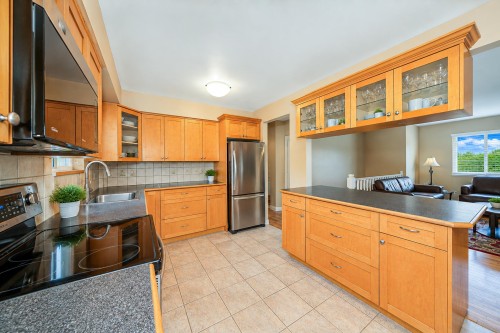 772 Appleyard Court, Port Moody, BC - Indoor Photo Showing Kitchen