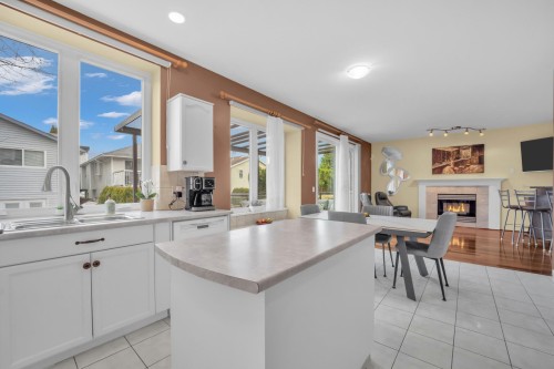 707 Omineca Avenue, Port Coquitlam, BC - Indoor With Fireplace