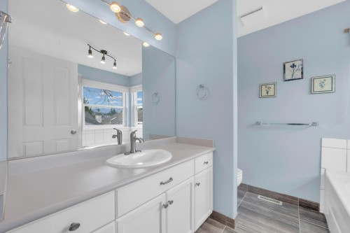 707 Omineca Avenue, Port Coquitlam, BC - Indoor Photo Showing Bathroom
