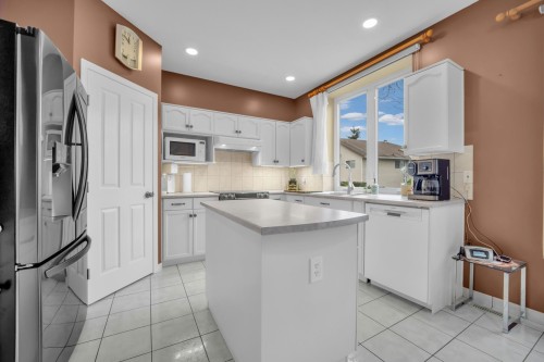 707 Omineca Avenue, Port Coquitlam, BC - Indoor Photo Showing Kitchen
