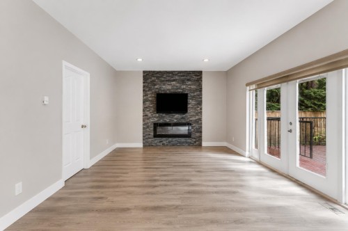 820 Seymour Boulevard, North Vancouver, BC - Indoor Photo Showing Living Room With Fireplace