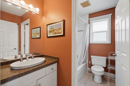 46 St. Patricks Avenue, North Vancouver, BC - Indoor Photo Showing Bathroom