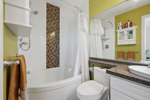 46 St. Patricks Avenue, North Vancouver, BC - Indoor Photo Showing Bathroom