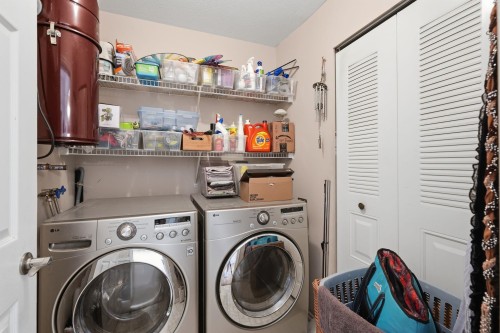 46 St. Patricks Avenue, North Vancouver, BC - Indoor Photo Showing Laundry Room