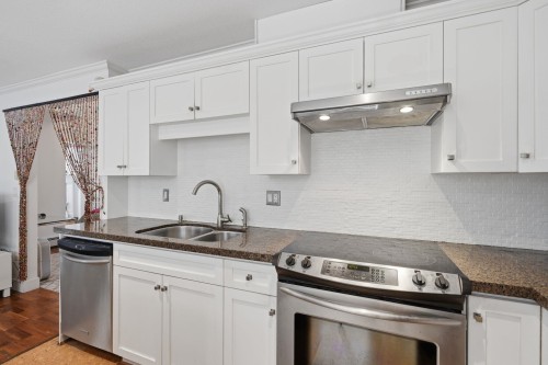 46 St. Patricks Avenue, North Vancouver, BC - Indoor Photo Showing Kitchen With Double Sink