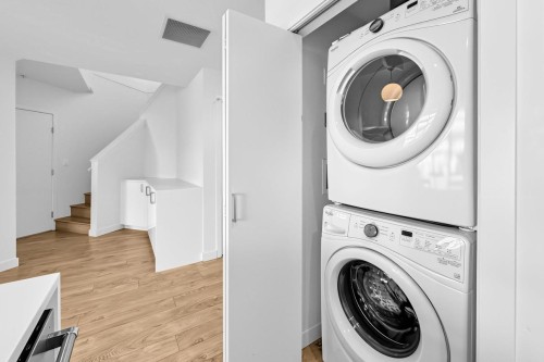 Ph8-3581 Ross Drive, Vancouver, BC - Indoor Photo Showing Laundry Room