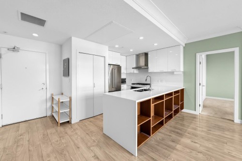 Ph8-3581 Ross Drive, Vancouver, BC - Indoor Photo Showing Kitchen