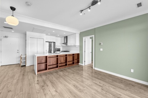 Ph8-3581 Ross Drive, Vancouver, BC - Indoor Photo Showing Kitchen