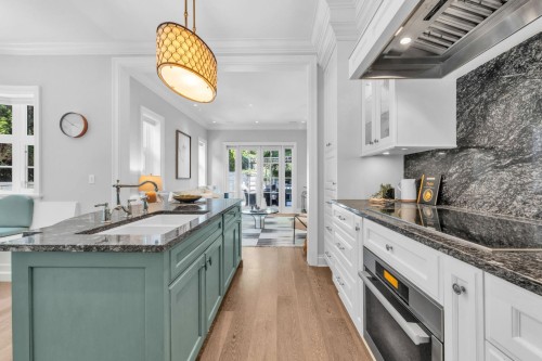 4348 Erwin Drive, West Vancouver, BC - Indoor Photo Showing Kitchen With Upgraded Kitchen