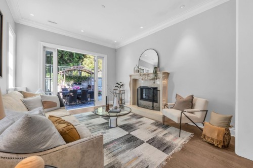 4348 Erwin Drive, West Vancouver, BC - Indoor Photo Showing Living Room With Fireplace