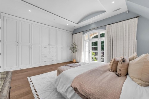 4348 Erwin Drive, West Vancouver, BC - Indoor Photo Showing Bedroom