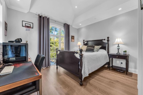 4348 Erwin Drive, West Vancouver, BC - Indoor Photo Showing Bedroom