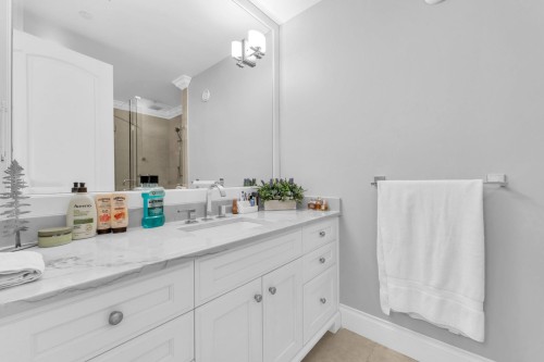 4348 Erwin Drive, West Vancouver, BC - Indoor Photo Showing Bathroom