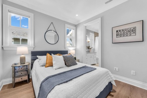 4348 Erwin Drive, West Vancouver, BC - Indoor Photo Showing Bedroom