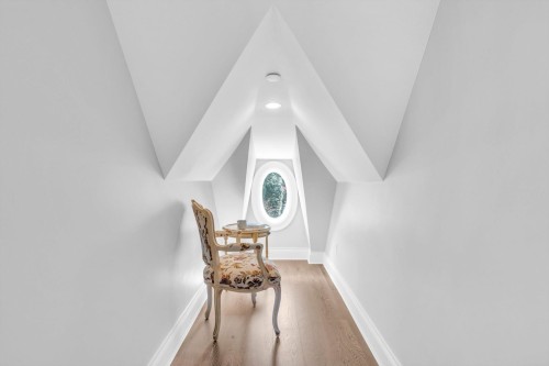 4348 Erwin Drive, West Vancouver, BC - Indoor Photo Showing Other Room