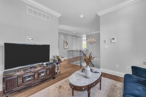 4348 Erwin Drive, West Vancouver, BC - Indoor Photo Showing Living Room
