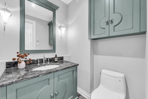 4348 Erwin Drive, West Vancouver, BC - Indoor Photo Showing Bathroom