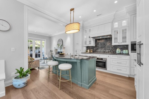 4348 Erwin Drive, West Vancouver, BC - Indoor Photo Showing Kitchen With Upgraded Kitchen