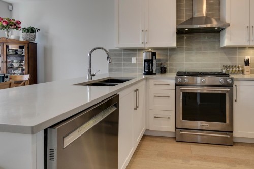 5-41365 Skyridge Place, Squamish, BC - Indoor Photo Showing Kitchen With Double Sink With Upgraded Kitchen