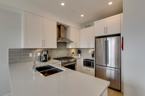 5-41365 Skyridge Place, Squamish, BC - Indoor Photo Showing Kitchen With Double Sink With Upgraded Kitchen