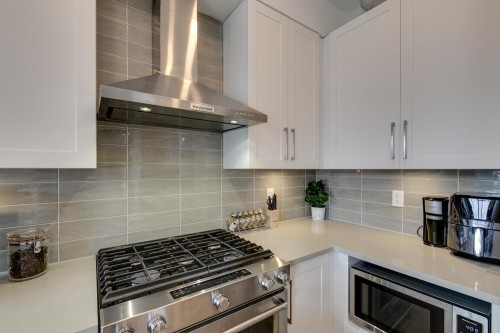5-41365 Skyridge Place, Squamish, BC - Indoor Photo Showing Kitchen With Upgraded Kitchen