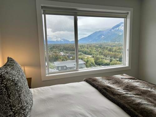 5-41365 Skyridge Place, Squamish, BC - Indoor Photo Showing Bedroom