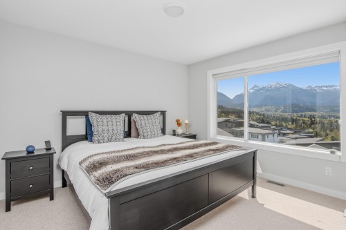 5-41365 Skyridge Place, Squamish, BC - Indoor Photo Showing Bedroom