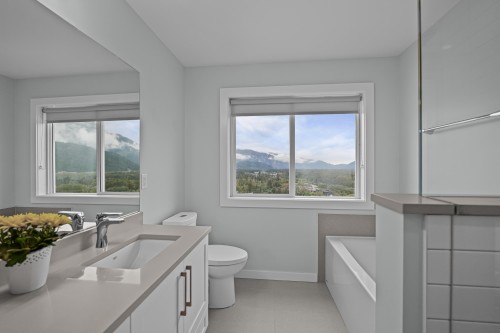 5-41365 Skyridge Place, Squamish, BC - Indoor Photo Showing Bathroom