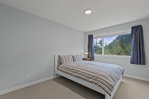 5-41365 Skyridge Place, Squamish, BC - Indoor Photo Showing Bedroom