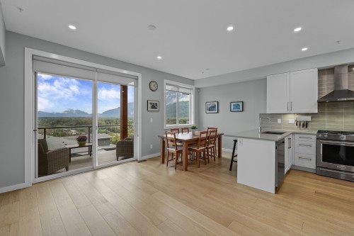 5-41365 Skyridge Place, Squamish, BC - Indoor Photo Showing Kitchen