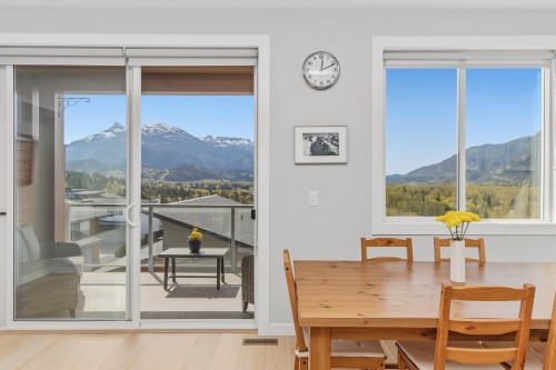 5-41365 Skyridge Place, Squamish, BC - Indoor Photo Showing Dining Room