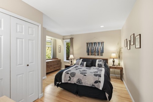 4827 Bluegrouse Drive, Sechelt, BC - Indoor Photo Showing Bedroom