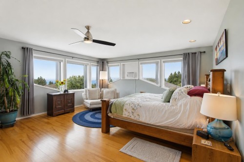 4827 Bluegrouse Drive, Sechelt, BC - Indoor Photo Showing Bedroom