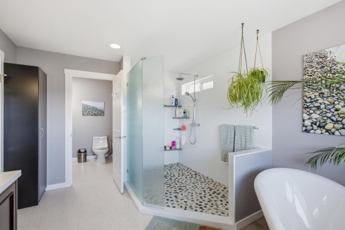 4827 Bluegrouse Drive, Sechelt, BC - Indoor Photo Showing Bathroom