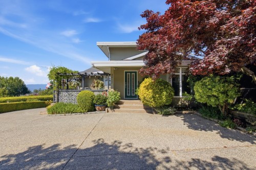 4827 Bluegrouse Drive, Sechelt, BC - Outdoor