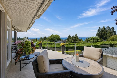 4827 Bluegrouse Drive, Sechelt, BC - Outdoor With Deck Patio Veranda With Exterior
