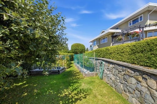 4827 Bluegrouse Drive, Sechelt, BC - Outdoor