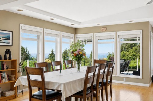 4827 Bluegrouse Drive, Sechelt, BC - Indoor Photo Showing Dining Room