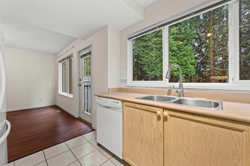 5-2600 Beaverbrook Crescent, Burnaby, BC - Indoor Photo Showing Kitchen With Double Sink